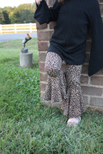 Load image into Gallery viewer, Leopard Bell Legging
