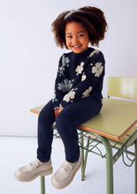 Load image into Gallery viewer, Big Flower Sweater
