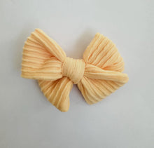 Load image into Gallery viewer, Baby Bow Headband
