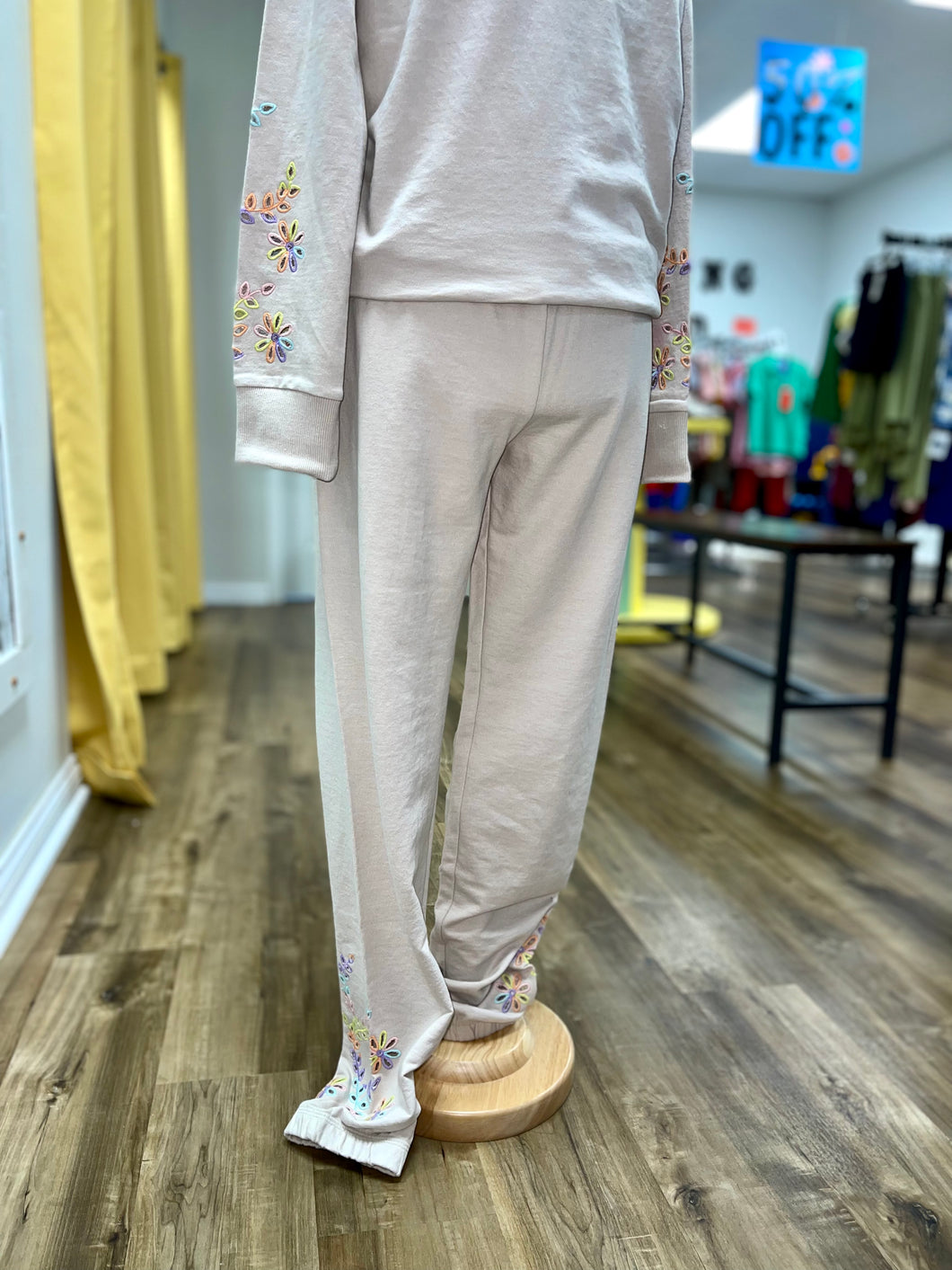 Floral Embroidery Active Pant